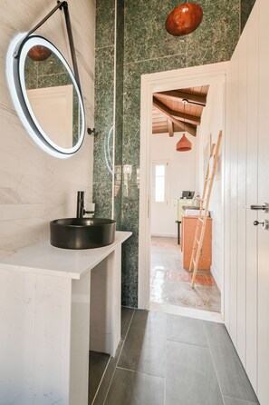 Suite, Balcony, Sea View | Bathroom | Shower, free toiletries, hair dryer, towels