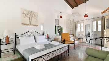 Apartment, 4 Bedrooms, Balcony, Sea View | Premium bedding, desk, laptop workspace, iron/ironing board