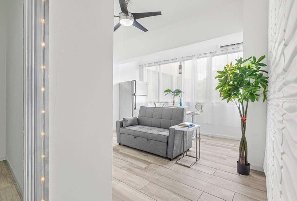 Smart TV - Condado | Modern Urban Studio | Couple's Retreat (San Juan)