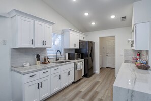 Microwave, oven, stovetop, dishwasher - Relax & Play in Clovis! 4BR w/ Hot Tub, Game Room, Firepit, Close to Hospitals (Clovis)