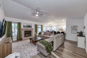 TV, fireplace