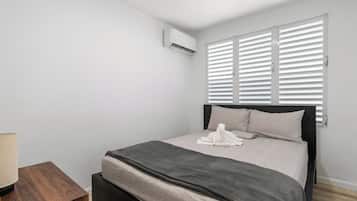 Iron/ironing board, free WiFi, bed sheets