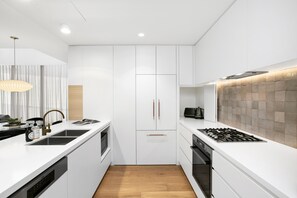 Microonde, piano cottura, lavastoviglie