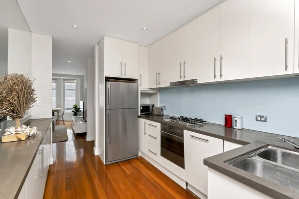 Microwave, stovetop, dishwasher