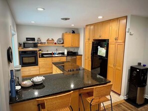 冰箱、微波炉、烤箱、炉灶