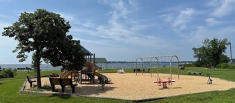 Quiet Waters Family Home 4BR Sleeps 8