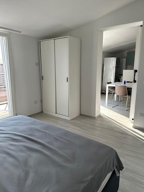 1 habitación, internet y ropa de cama
