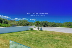 Property grounds - Villa Stella with private pool 500 mt from the sea By Sicily Home Solutions (Sicilia)