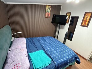 1 habitación, tabla de planchar con plancha, wifi y ropa de cama