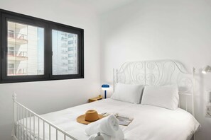 3 bedrooms, iron/ironing board, WiFi, bed sheets - 24th Floor 3BR Tower | Sea & City View | Mamad (Bat Yam)
