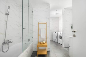 Shower, hair dryer, towels