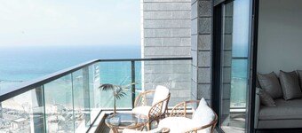 O&O Group | Luxury Tower 4BR – Panoramic Sea Views