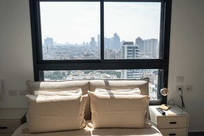 4 habitaciones, tabla de planchar con plancha, wifi y ropa de cama