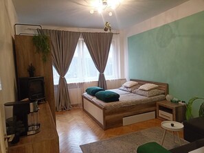 1 bedroom, iron/ironing board, free WiFi