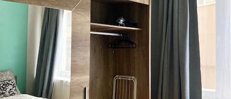 1 camera, ferro/asse da stiro, accesso a Internet