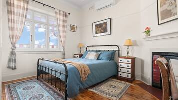 3 habitaciones, tabla de planchar con plancha, wifi y ropa de cama