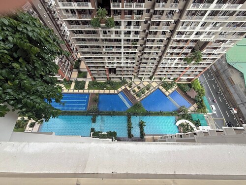 Aesthetic Cozy Apartment Condo with pool balcony & deck