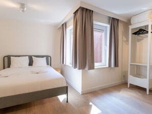 4 bedrooms, travel crib, free WiFi