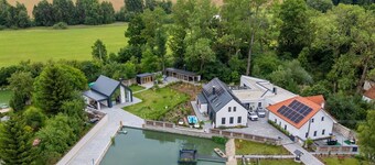 Beautiful private villa for 20 guests with A/C, hot tub, WIFI, TV, terrace and pets allowed