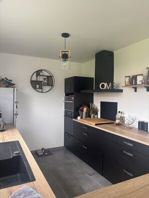 Microonde, forno, piano cottura, lavastoviglie