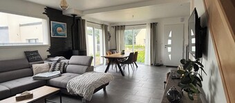 In the middle of the hague 5 people