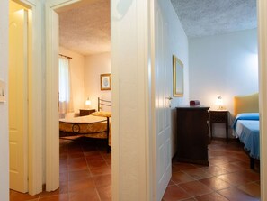 6 bedrooms, travel cot, free WiFi - Stunning private villa for 12 guests with WIFI, private pool, TV, terrace and pets allowed (Castelnuovo Di Garfagnana)