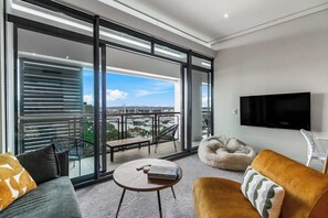 TV, offices - Comfort, Harbour Views & Balcony | Zodiak Stays (Auckland)