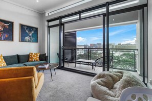 Een televisie en een kantoor