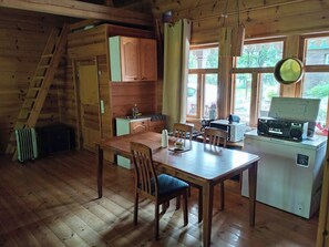 Chalet, 1 Bedroom, Accessible, Smoking | Dining
