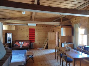 Chalet, 1 Bedroom, Accessible, Smoking | Living room | Books