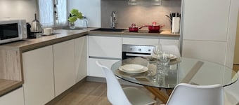 Apartment 'Emmie House' with Mountain View, Balcony and Wi-Fi