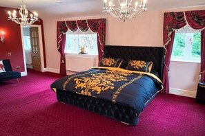 4 bedrooms, iron/ironing board, Internet, bed sheets