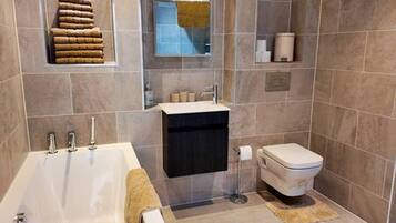 Shower, jetted bath, towels
