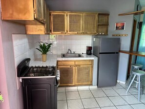Fridge, cookware/dishes/utensils