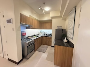 Refrigerador, placa de cocina, lavavajillas, tostadora