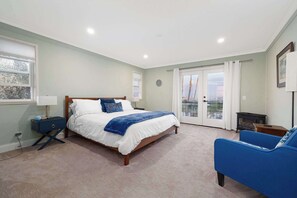 4 عدّة غرف نوم ومكتب ومكواة/لوح كي وسرير سفر