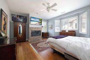 4 Schlafzimmer, Schreibtisch, Bügeleisen/Bügelbrett, Reisekinderbett