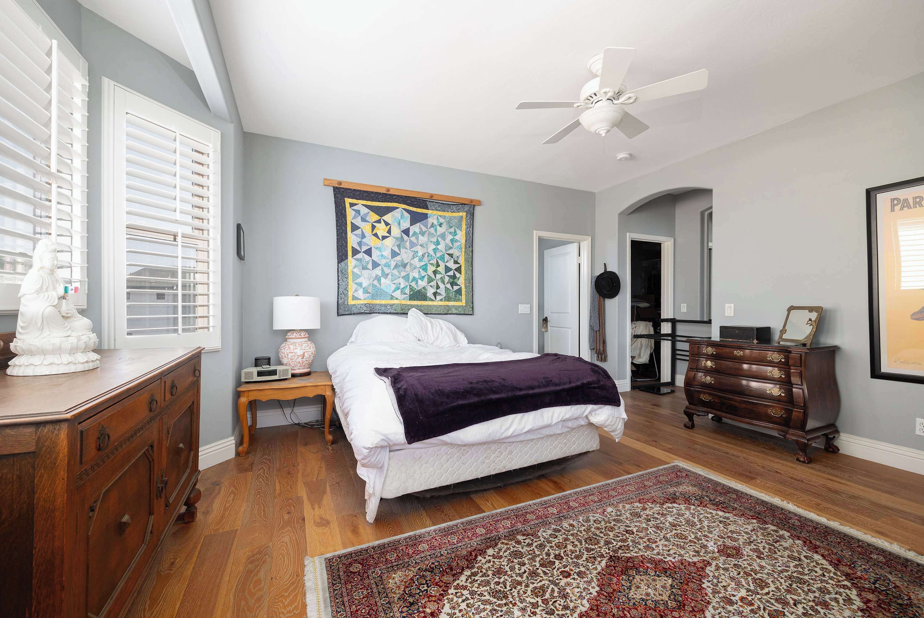 4 bedrooms, desk, iron/ironing board, travel cot