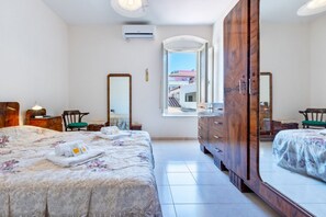2 chambres, fer et planche à repasser