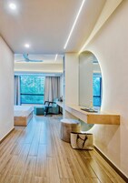 Habitación Deluxe, vistas a la ciudad | Minibar, escritorio, camas supletorias y wifi gratis