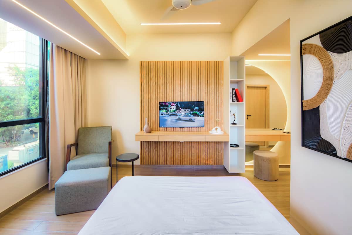 Deluxe Room, City View