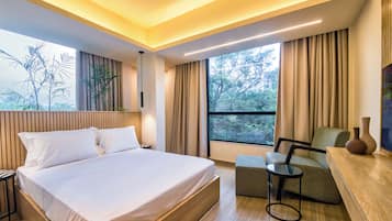 Deluxe-Zimmer, Stadtblick | Minibar, Schreibtisch, Zustellbetten, kostenloses WLAN