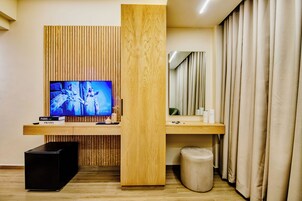 Habitación ejecutiva, vistas a la ciudad | Minibar, escritorio, camas supletorias y wifi gratis