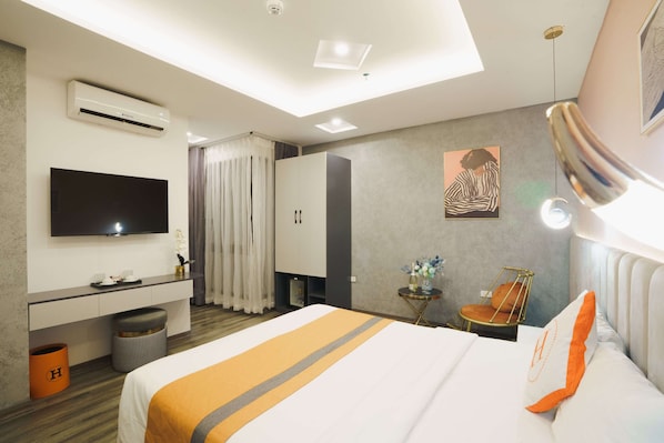 Dobbeltrom – standard | Skrivebord, skrivebord for bærbar PC og wi-fi (inkludert)