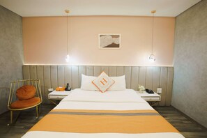 Standard Double Room | Desk, laptop workspace, free WiFi