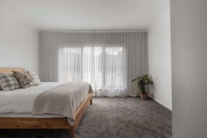 4 chambres, fer et planche à repasser, Wi-Fi, draps fournis
