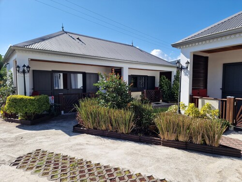Les chambre et table du voyageur / Romarin room