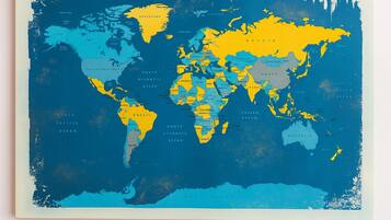 Un mapa mundial con nombres y fronteras de países.