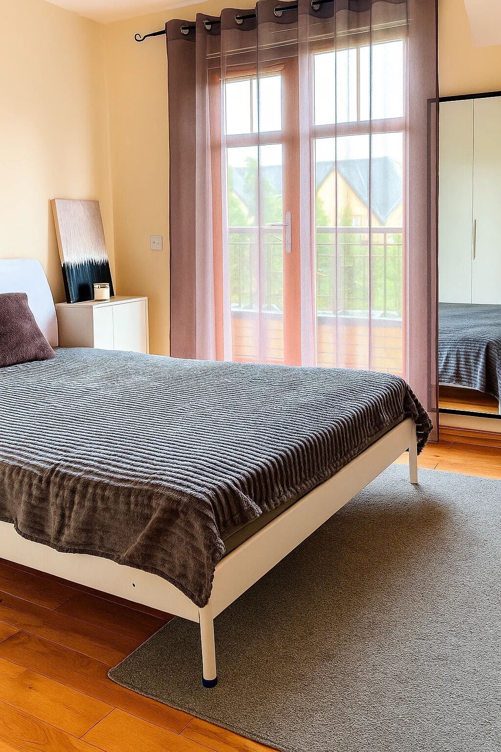 3 室のベッドルーム、WiFi (無料)、ベッドシーツ