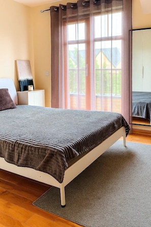 3 bedrooms, free WiFi, bed sheets